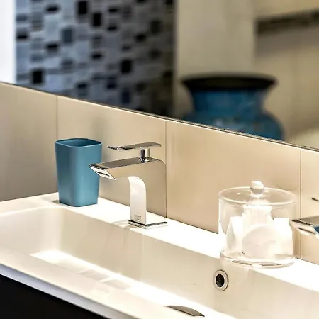 Ocean View & Heated Pool Апартаменти
